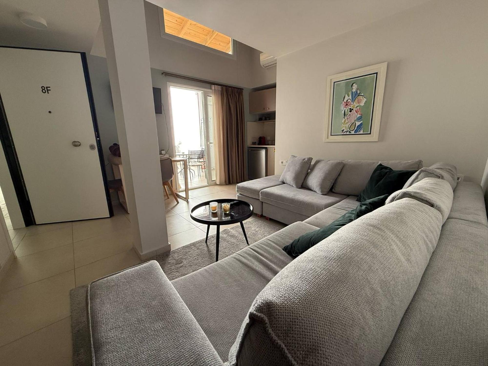 Stylish Studio Apartment - 8F House Kalamáta Buitenkant foto